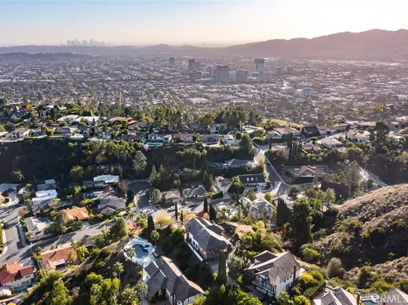 834 Moorside Dr, Glendale, CA 91207