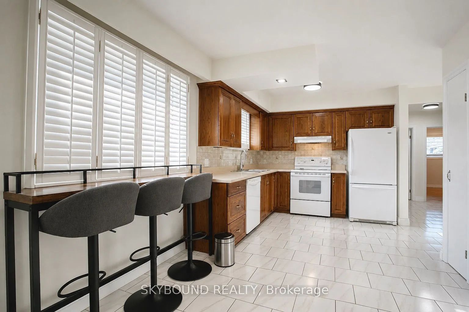 3 bed, $2,220 — Photo 4
