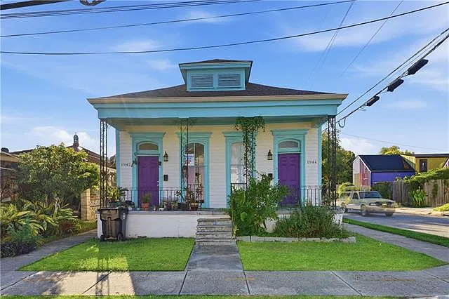 1944 Arts St