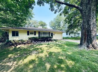 7832 Rosewood Ln, Prairie Village, KS 66208