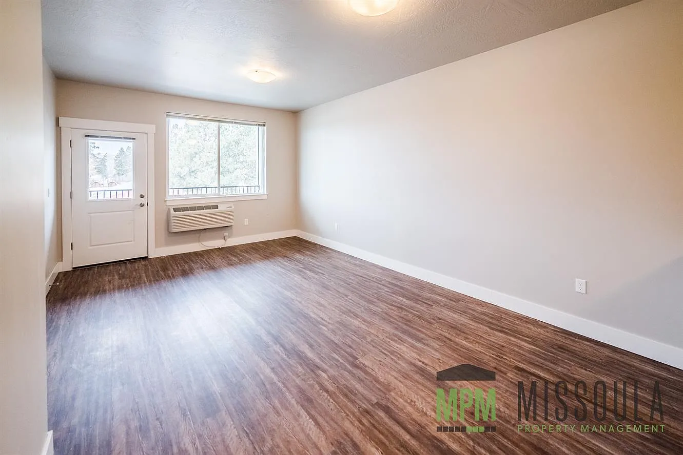 England Blvd. Apartments — Photo 3