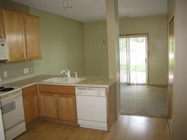 6844 Meadow Grass Ln S — Photo 3