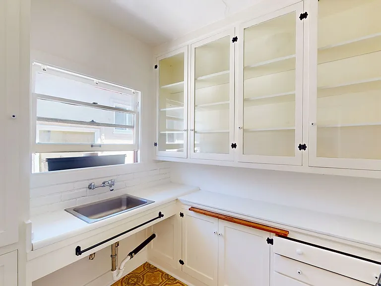607 Beacon St — Photo 9