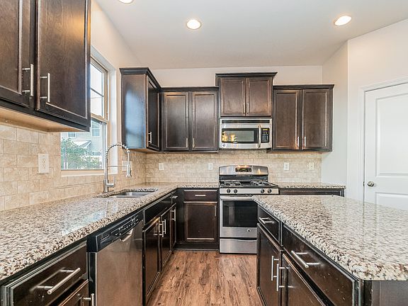 4th image of 626 Lavenham Ln