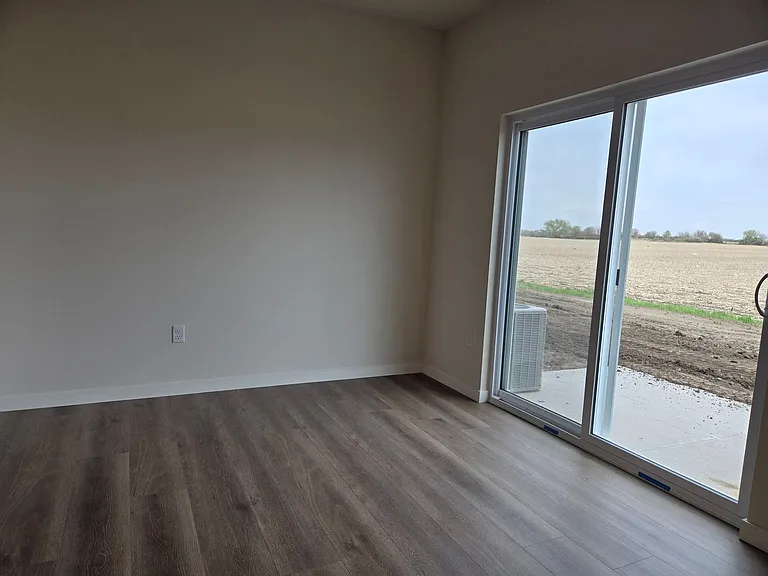 1608-1630 Aspen Ct NE — Photo 6