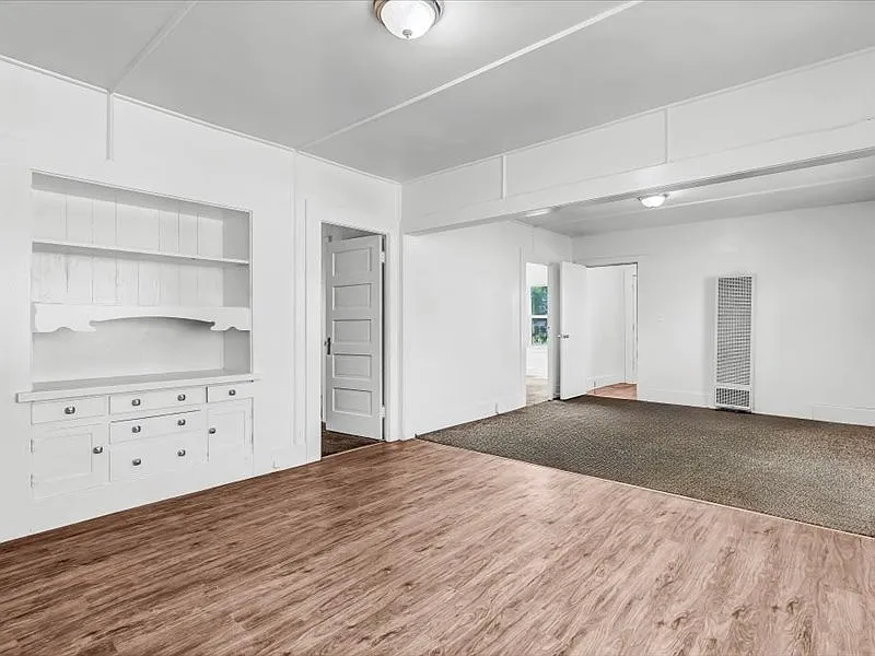 3 bed, 1220 sqft, $1,600 — Photo 2