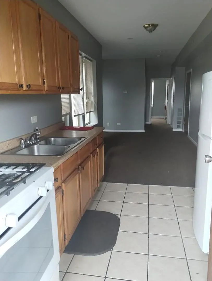 Justine Apartments — Photo 3