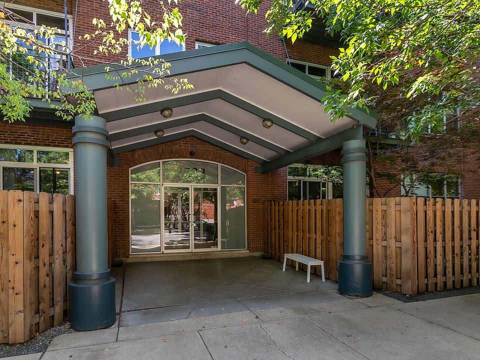 1st image of 2333 W Saint Paul Ave APT 120