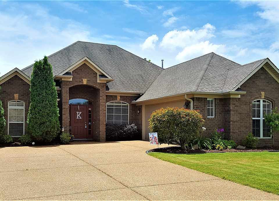 1st image of 24 Lennox Village Dr