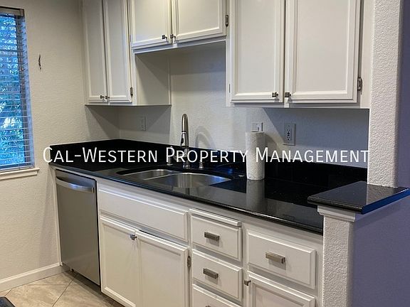 5th image of 934 Owens Lake Dr