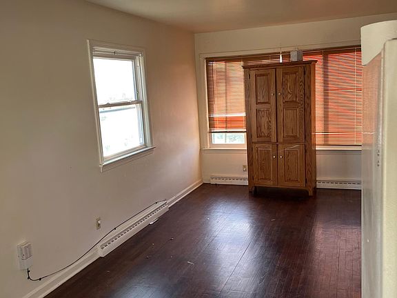 3rd image of 3371 Wilson St