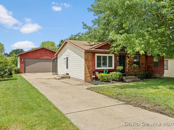 2981 Wallace Ave SW, Grandville, MI 49418