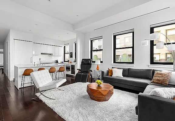 4th image of 25 Broad St #2D