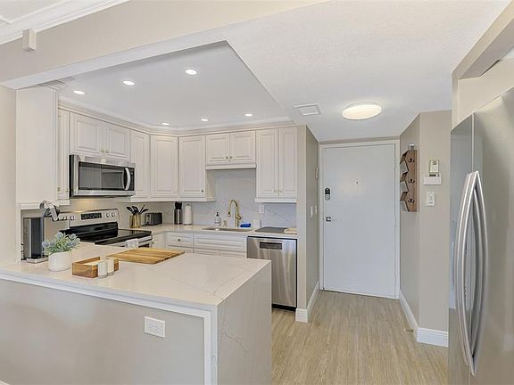 4th image of 5855 Midnight Pass Rd APT 333