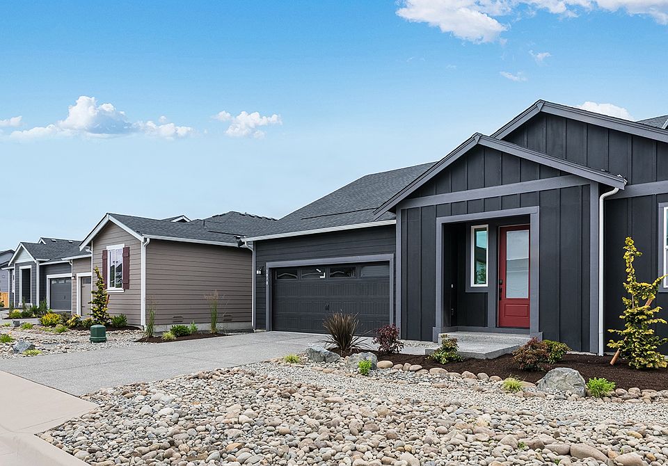 Rolling Hills Streetscape