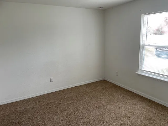 3 bed, 1014 sqft, $1,600 — Photo 2