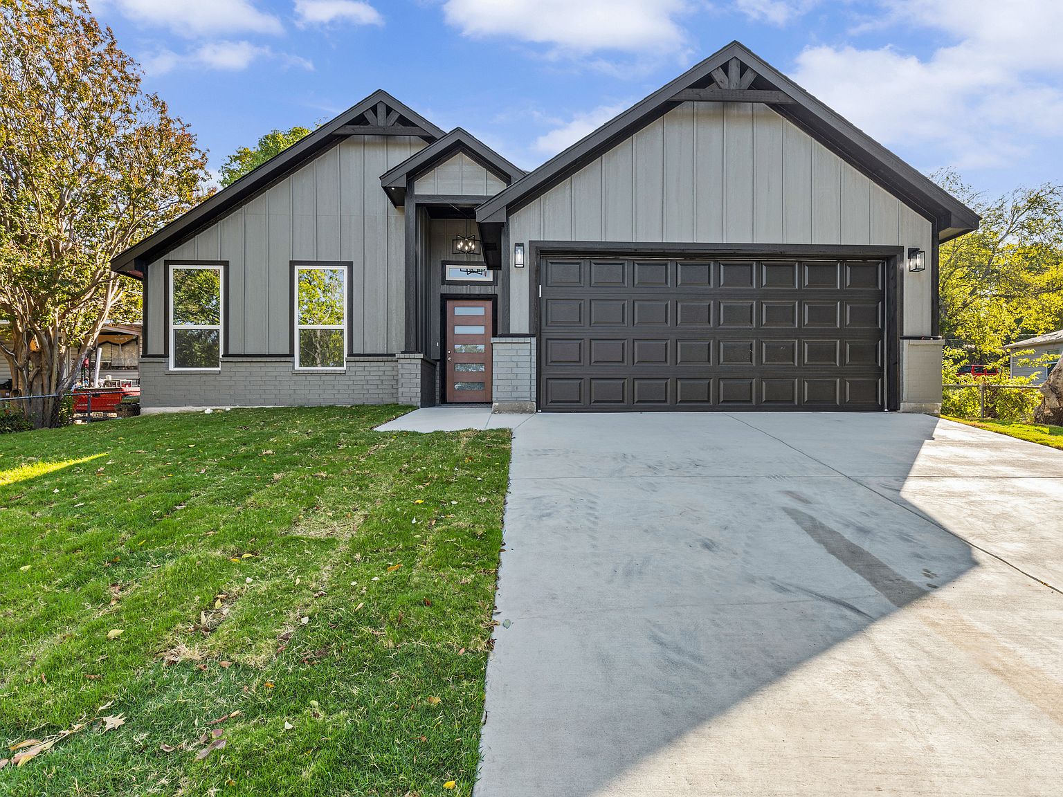 デ・ローン 8117 Downe Dr, White Settlement, TX 76108 | Zillow