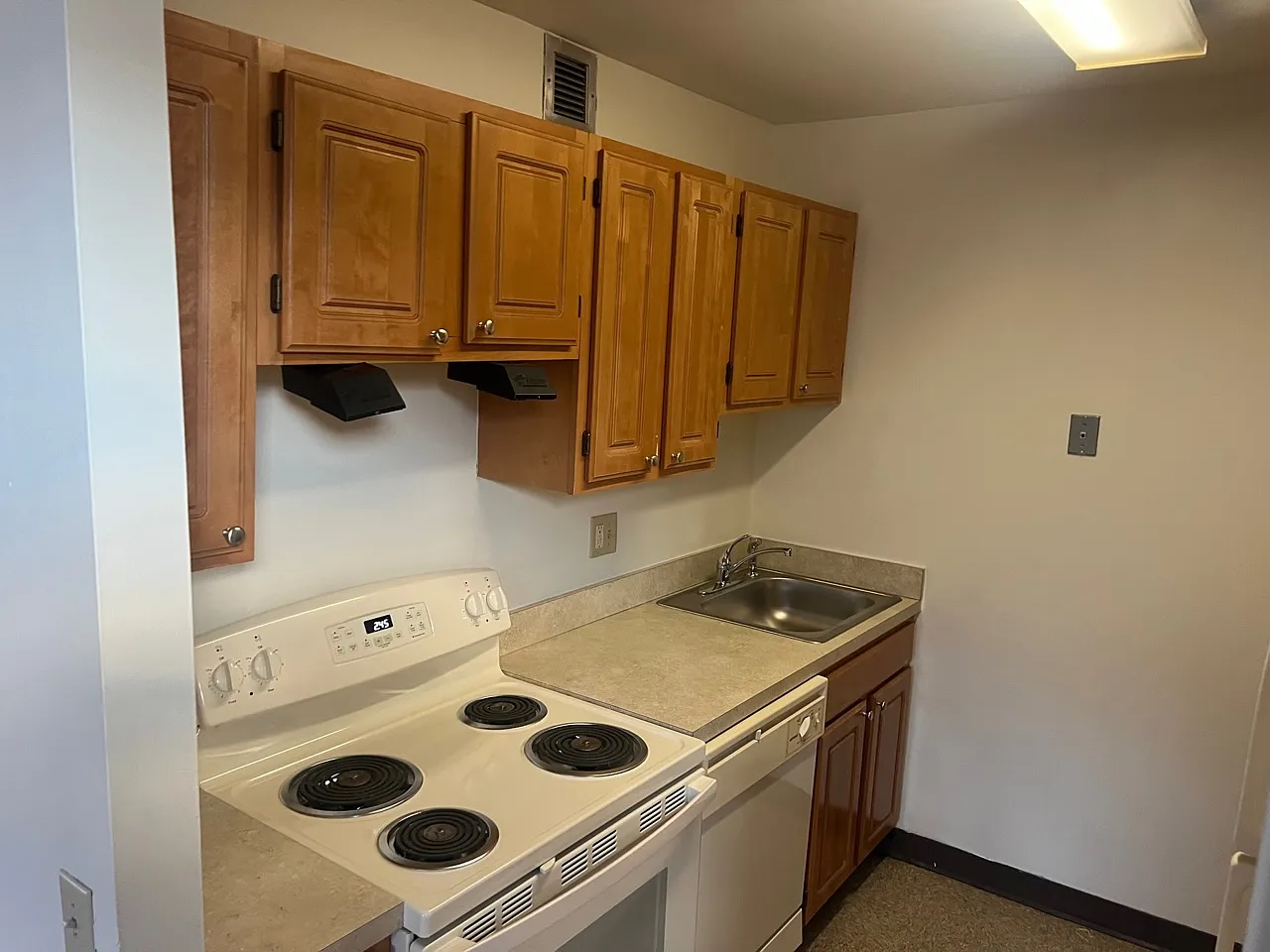 2 bed, 800 sqft, $3,600 — Photo 3