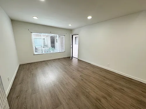 228 S Mariposa Ave #2 Photo 1