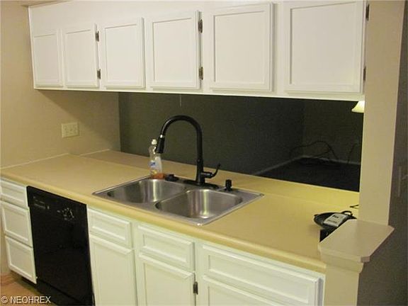 3rd image of 2888 Heatherwood Ct