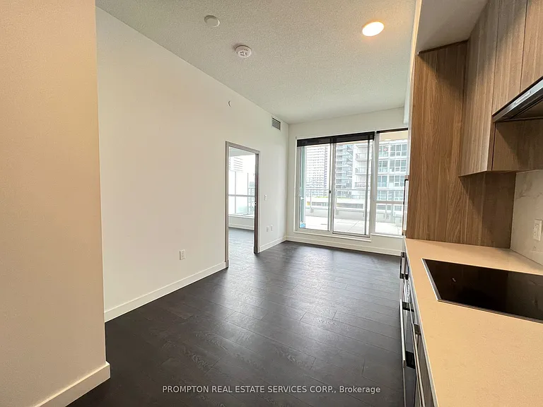 27 McMahon Dr #615 — Photo 7