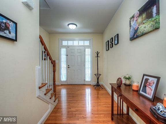5th image of 949 Lakewood Cir