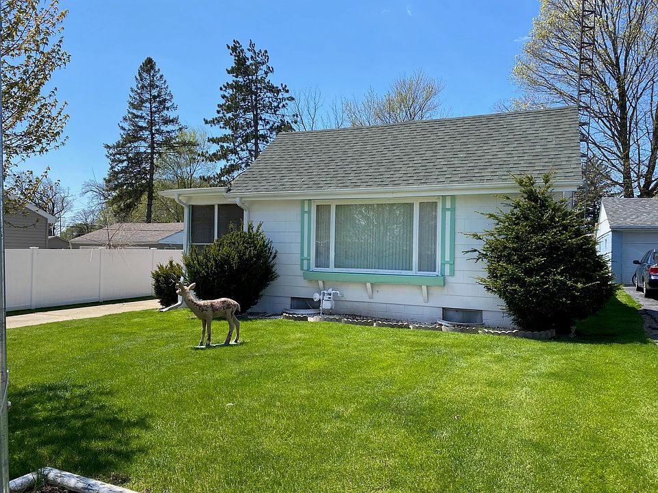 1st image of 1345 Linden Ave