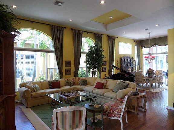 2nd image of 10755 Greenbriar Villa Dr