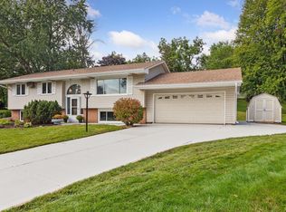 9935 41st Ave N, Plymouth, MN 55441