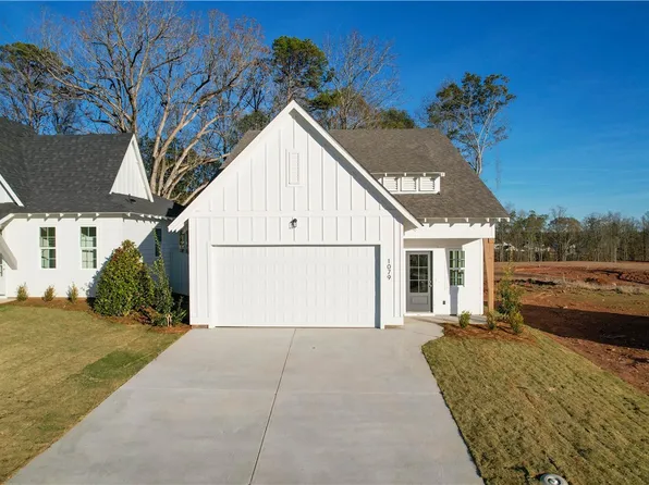 1079 Woodland Ln, Opelika, AL 36801