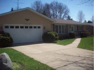 1526 Saint George Ln, Janesville, WI 53545