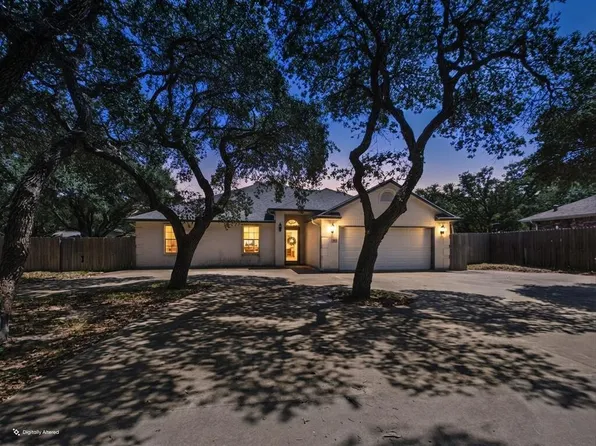 113 Oak St, Rockport, TX 78382