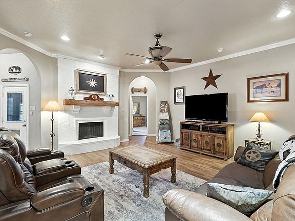 2nd image of 8424 Marianna Way