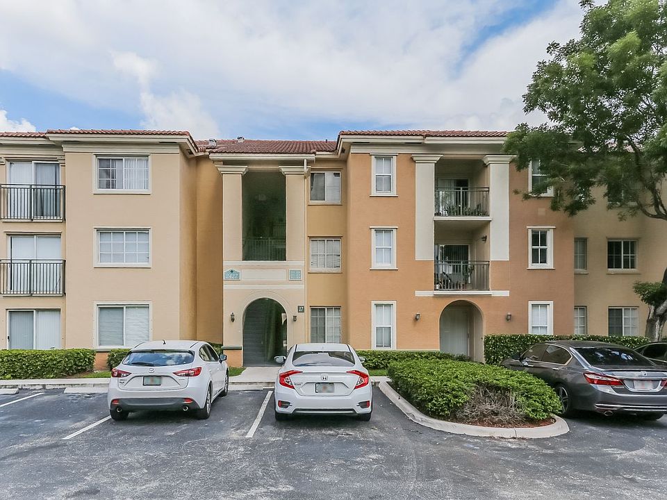1st image of 2427 Centergate Dr APT 304
