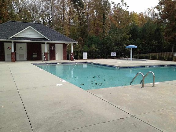 5th image of 132 Cottage Creek Ct