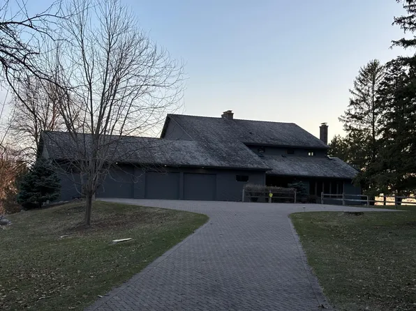 1075 Hesse Farm Rd, Chaska, MN 55318