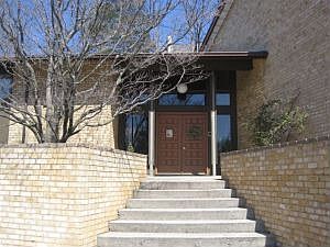 3rd image of 725 W Carrollton Ave