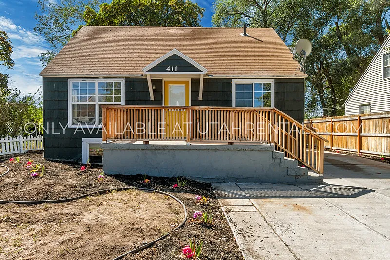 4 bed, 1.5 bath, 2016 sqft, $2,100 — Photo 3