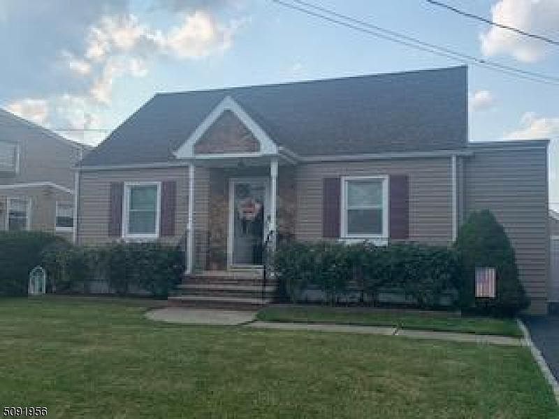 2nd image of 624 Clinton Ave