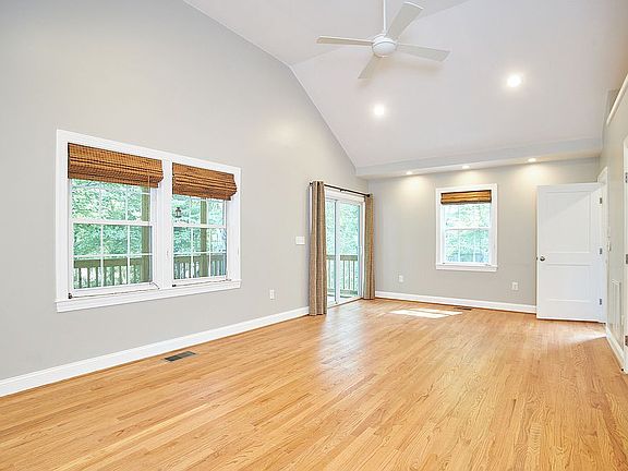 2nd image of 1112 W Murray Ave