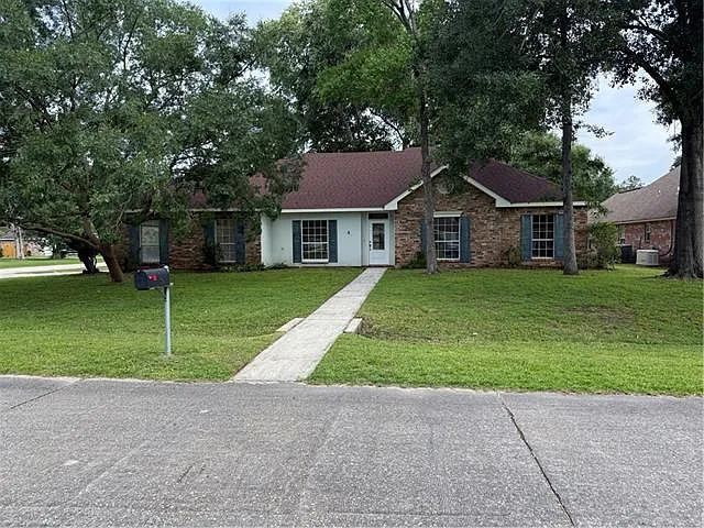 385 Sioux Dr — Photo 1