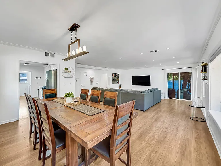7715 Oakdale Ave — Photo 6