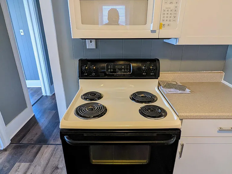 155 Queen St #3 — Photo 6