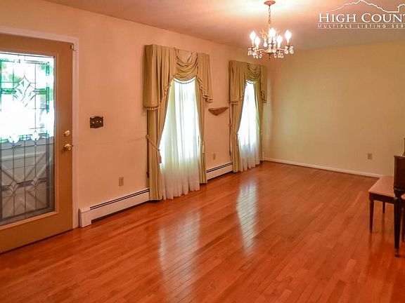 4th image of 168 Highland Hill Dr