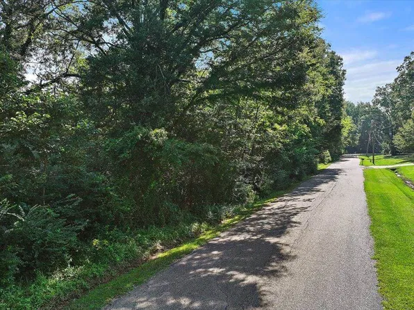 Castlewood Dr, Clinton, MS 39056