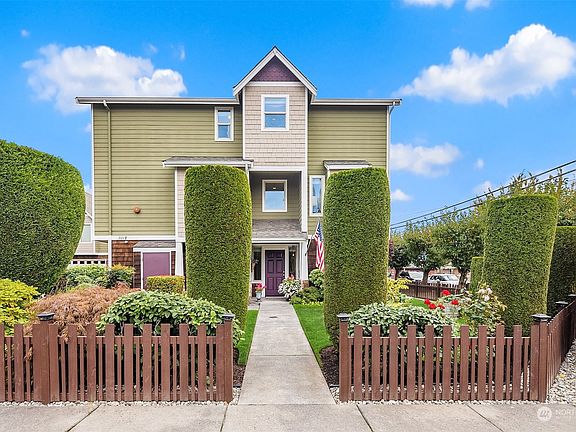 2nd image of 205 Avenue E #F