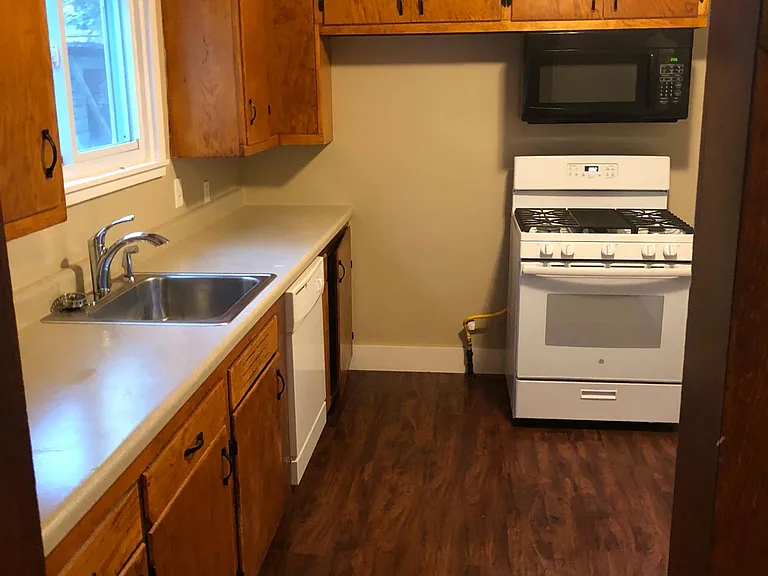202 Cottage St #1 — Photo 8