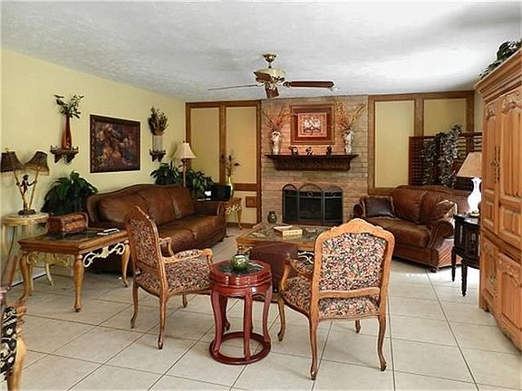 3rd image of 15814 Mesa Gardens Dr