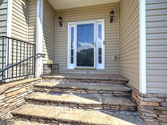 4th image of 24 Lenox Dr NE