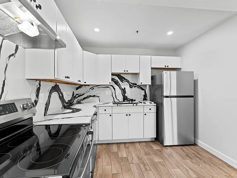 56 W 12th St #D — Photo 7